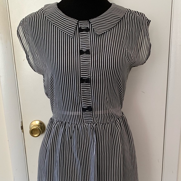 American Rag Collared black & white stripe bows - Picture 2 of 6